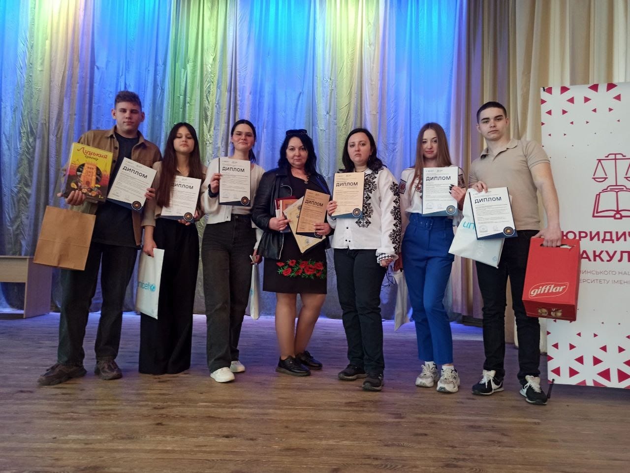 Донецькі школярі посіли III місце на турнірі правознавців