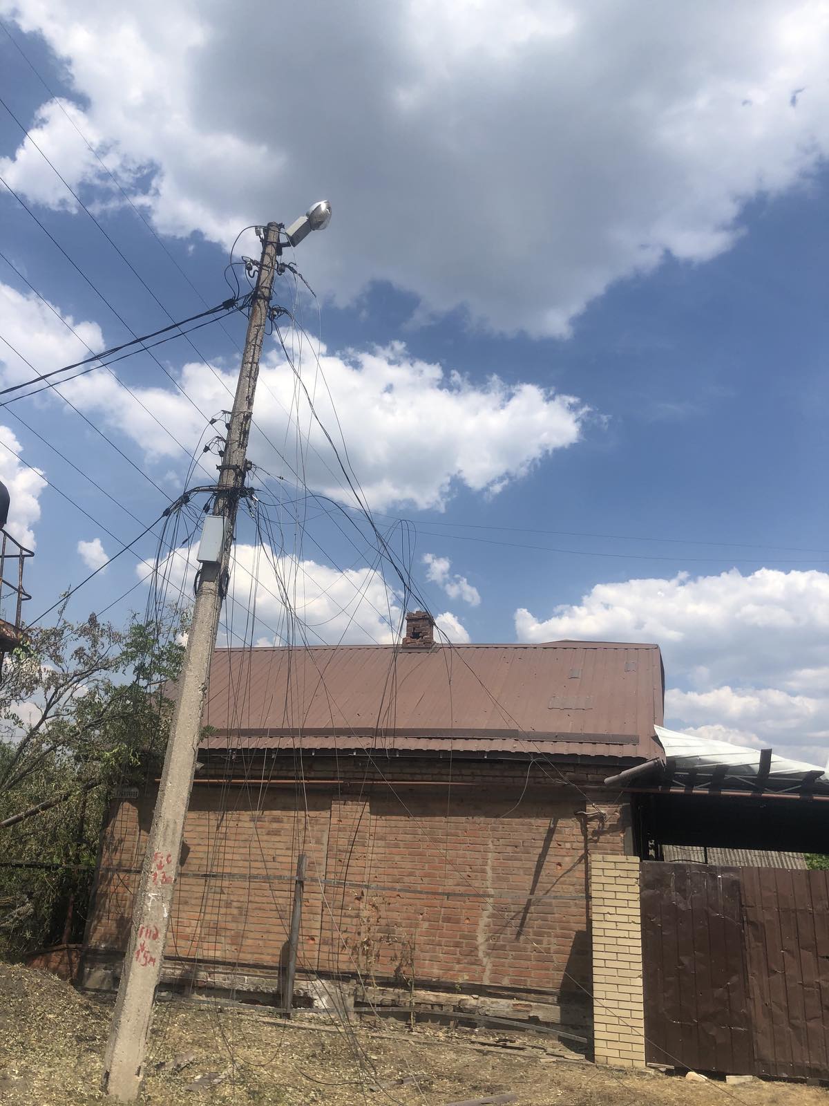 ДТЕК Донецькі електромережі відновив електропостачання домівок 2,7 тисяч родин за добу