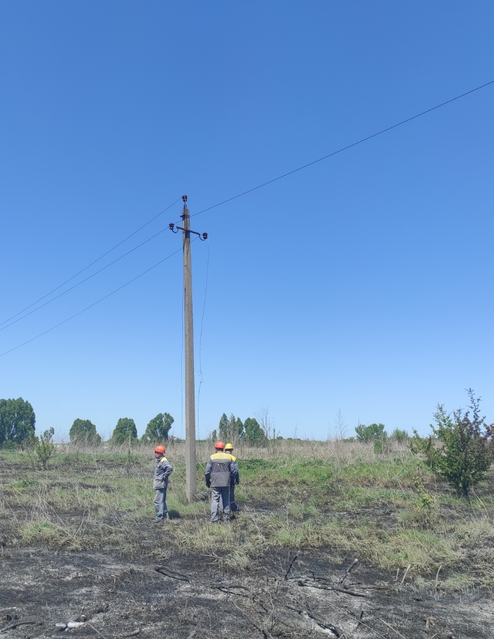 Зі світлом 9 населених пунктів: ДТЕК Донецькі електромережі продовжує ремонти мереж та обладнання