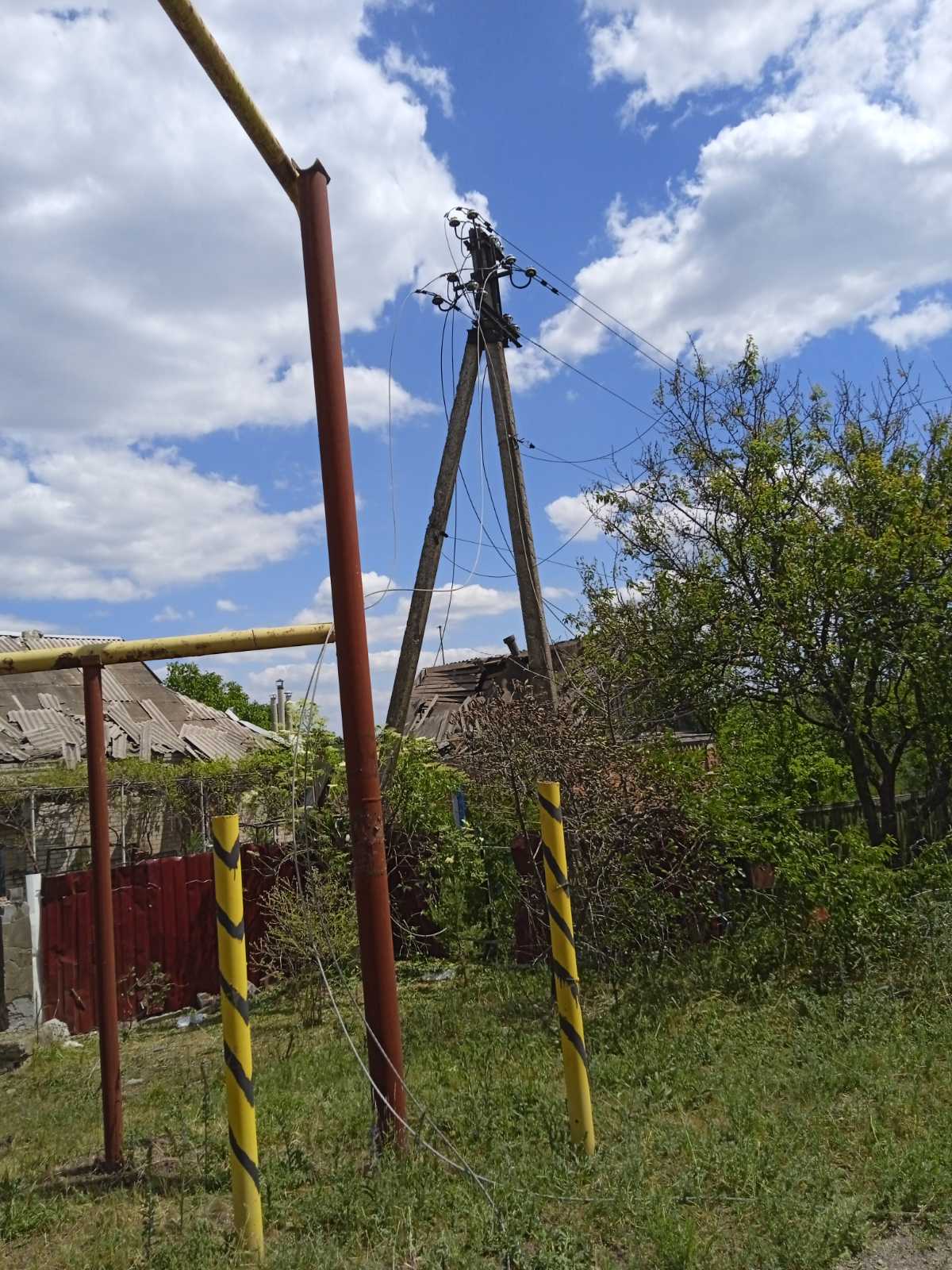 ДТЕК Донецькі електромережі продовжує ремонти обладнання: з електрикою ще 2,2 тисячі домівок