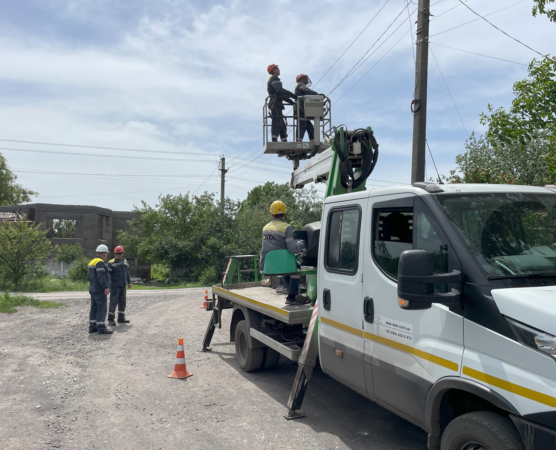 До 54,6 тисяч осель повернув світло ДТЕК Донецькі електромережі за вчора