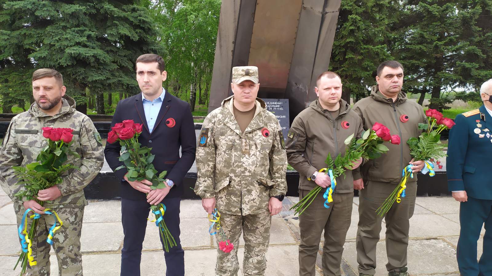 В Покровському районі відбулися урочисті заходи з нагоди Дня пам’яті та примирення і 76-ї річниці перемоги над нацизмом у Другій світовій війні.