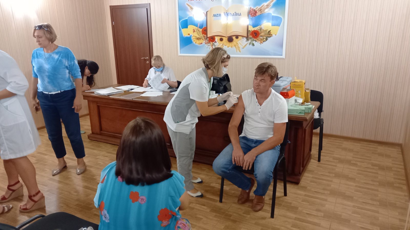 12.08.2021 року було проведено чергову вакцинацію держслужбовців Покровської райдержадміністрації