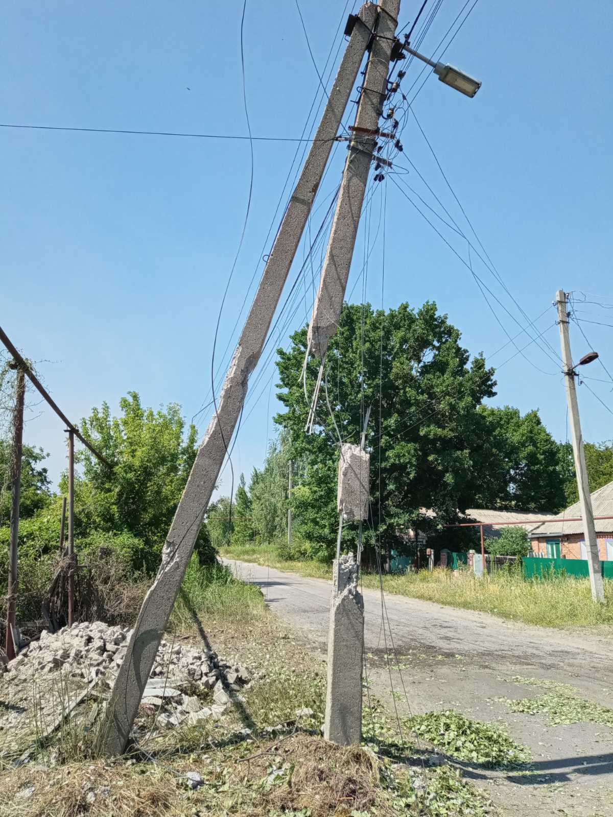 За добу ДТЕК повернув світло майже 19 тисячам родин у 10 населених пунктах Донецької області