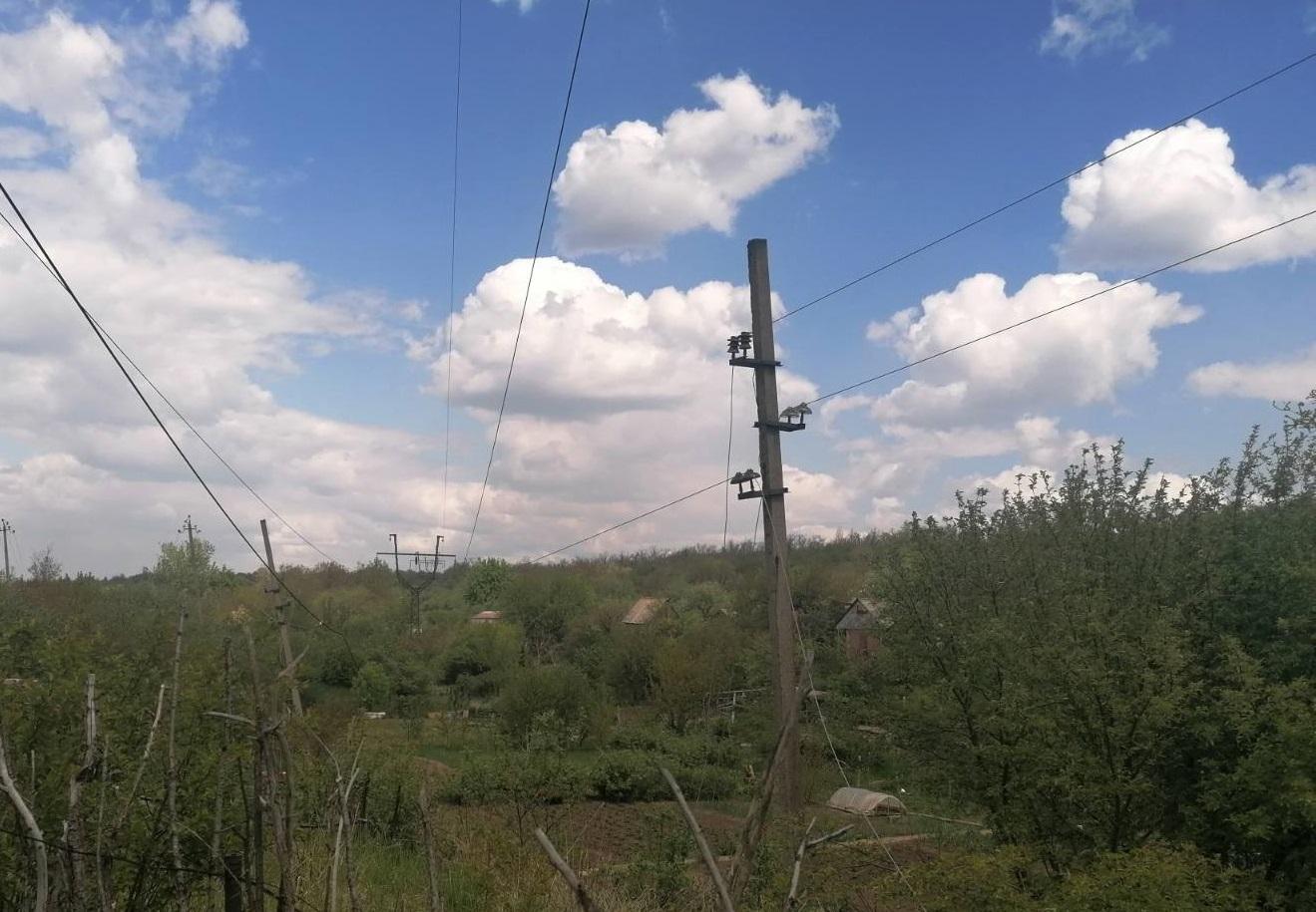 Знову зі світлом понад 2 тисячі родин на Донеччині: ДТЕК Донецькі електромережі продовжує ремонти після бойових дій