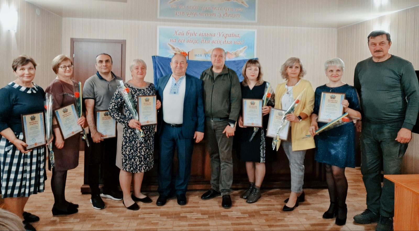 30 вересня 2022 року керівники Покровського району урочисто привітали кращих представників в галузі освіти
