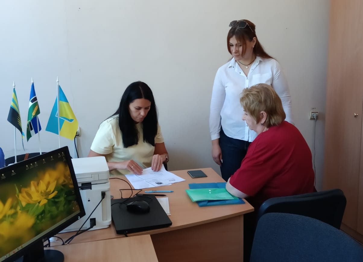 У Кам’янському відбувся виїзний прийом для внутрішньо переміщених осіб: соціальні та медичні послуги від фахівців Мирноградської громади