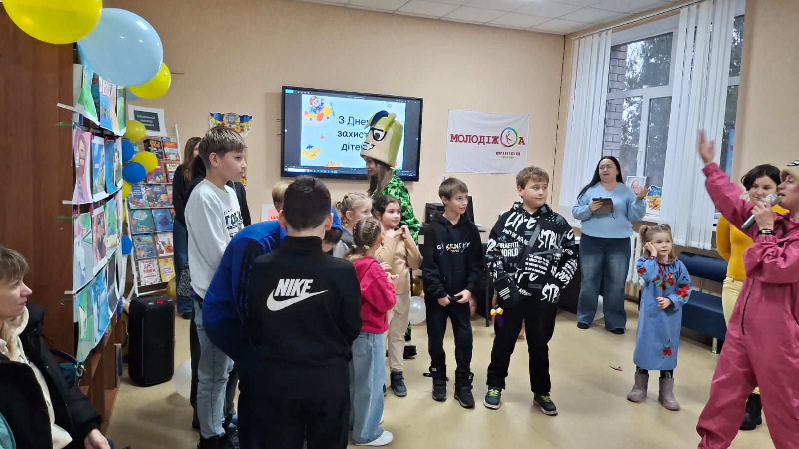 Розважальний захід для дітей в Курахівському культурно-освітньому ХАБі